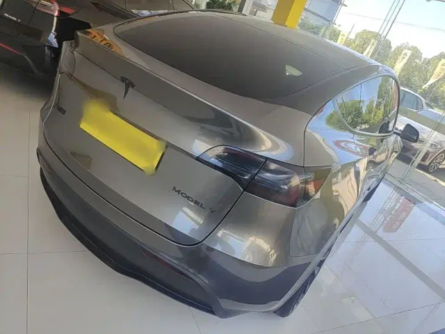 Tesla Model Y — Фото автомобиля 4