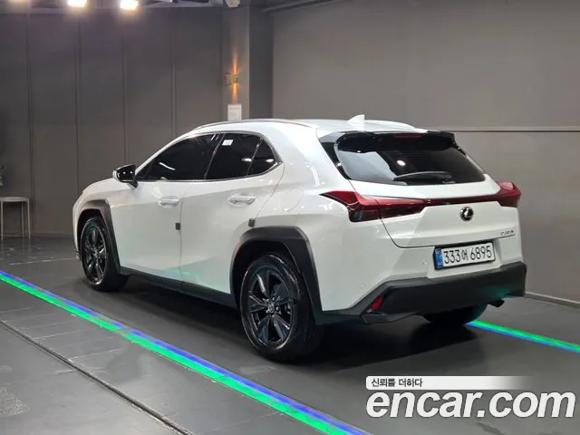 Lexus UX UX300h — Фото автомобиля 4