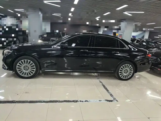 Mercedes-Benz E-Class — Фото автомобиля 2