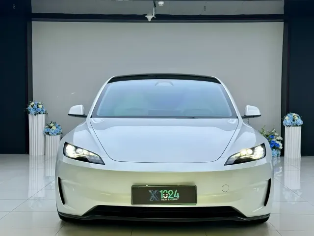 Tesla Model 3 — Фото автомобиля 2