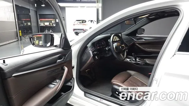 BMW 5-Series 5 серия (G30) 523d xDrive M Sport — Фото автомобиля 10