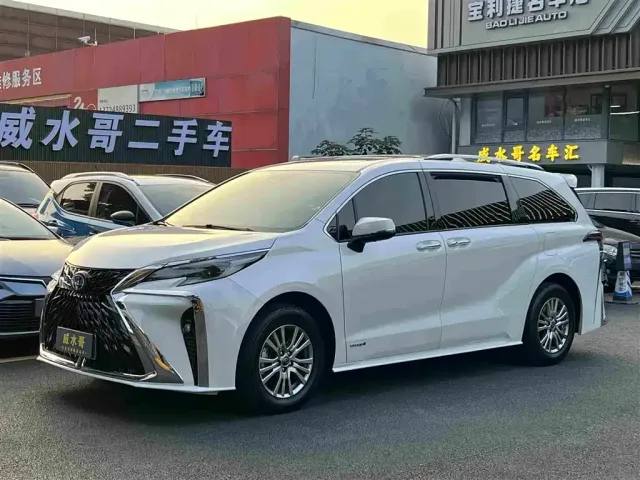 Фотография автомобиля — Toyota Sienna