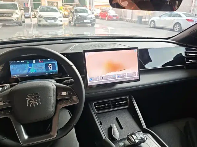 BYD Qin L — Фото автомобиля 9