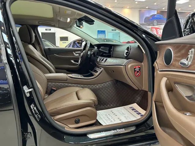 Mercedes-Benz E-Class — Фото автомобиля 11