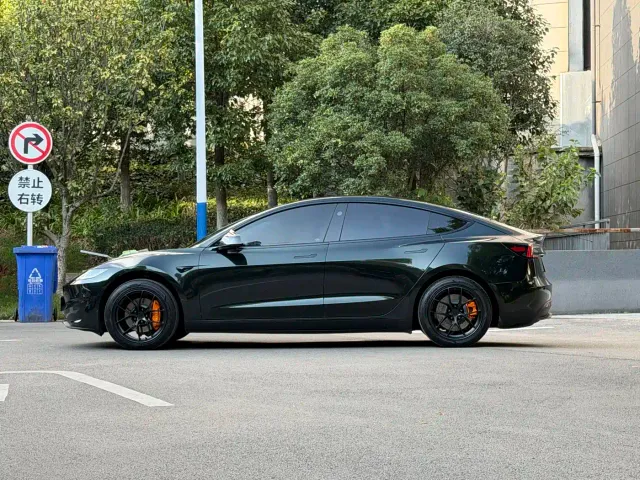 Tesla Model 3 — Фото автомобиля 7