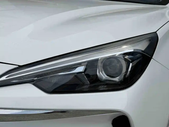 Roewe i5 — Фото автомобиля 4