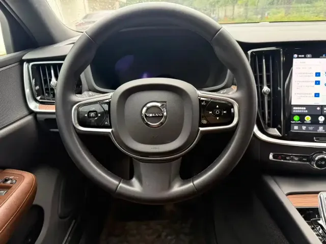 Volvo S60 — Фото автомобиля 9