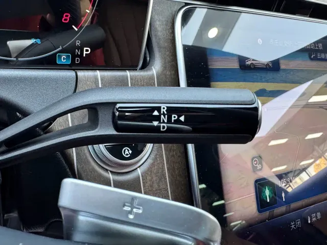 Mercedes-Benz E-Class — Фото автомобиля 9