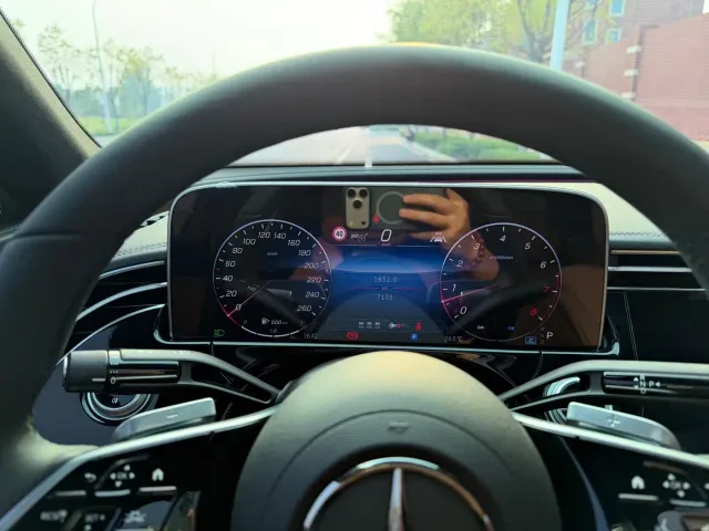 Mercedes-Benz E-Class — Фото автомобиля 5