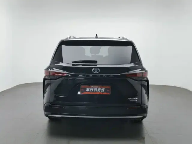 Toyota Sienna — Фото автомобиля 4