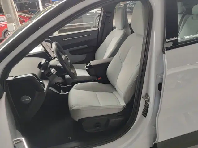 Volvo EX30 — Фото автомобиля 14