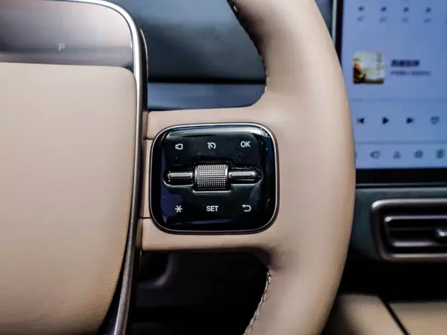 Li Auto MEGA — Фото автомобиля 11