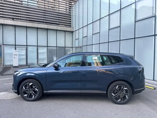Volvo XC70 Plug-in Hybrid — Фото автомобиля 5