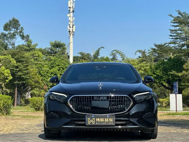 Mercedes-Benz E-Class — Фото автомобиля 2