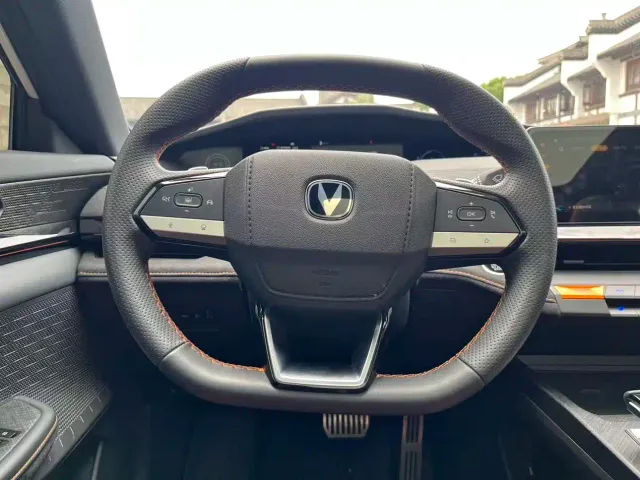 Changan UNI-V — Фото автомобиля 15