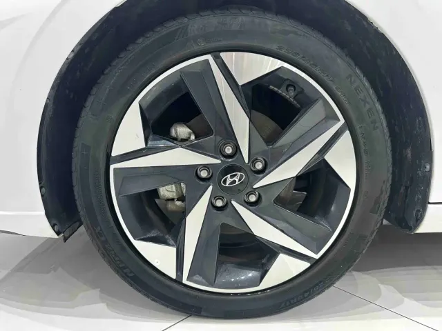 Hyundai Elantra — Фото автомобиля 18
