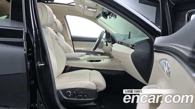 Genesis GV70 — Фото автомобиля 16