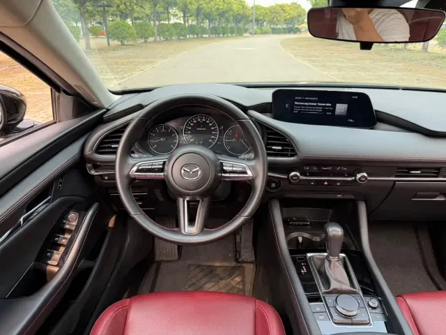 Mazda Axela — Фото автомобиля 9