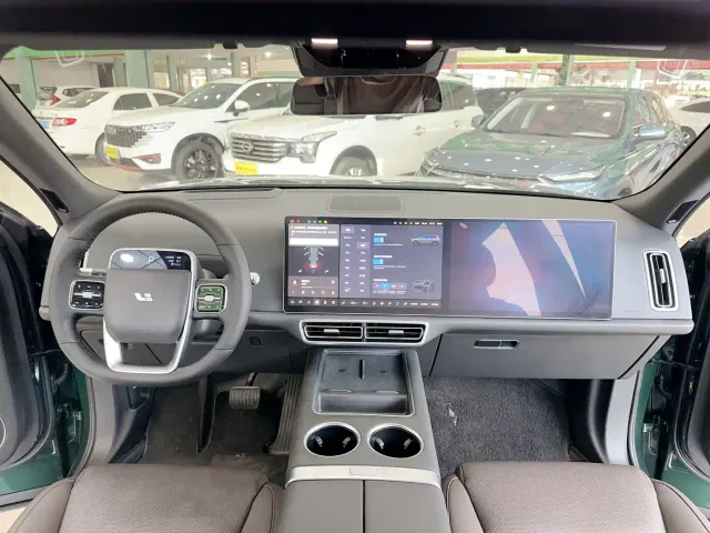 Li Auto L9 — Фото автомобиля 19