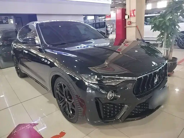 Maserati Levante — Фото автомобиля 3