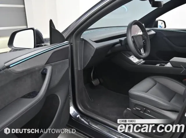 Tesla Model Y — Фото автомобиля 11