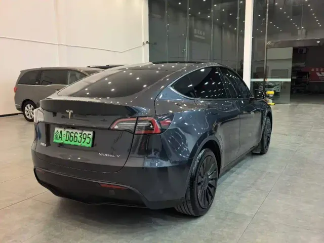 Tesla Model Y — Фото автомобиля 4