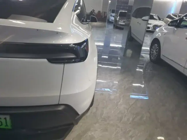 Tesla Model Y — Фото автомобиля 7