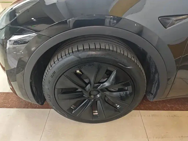 Tesla Model Y — Фото автомобиля 22