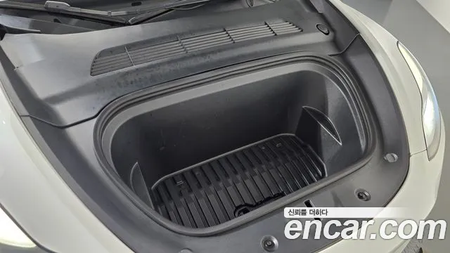 Tesla Model Y — Фото автомобиля 6