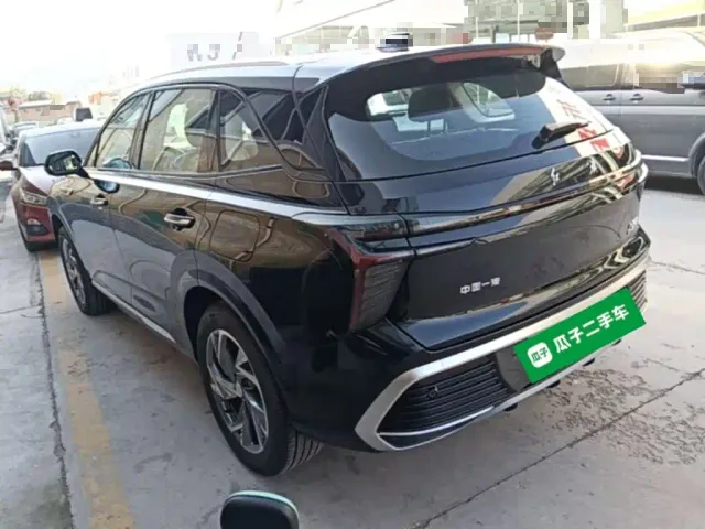 Hongqi HS3 PHEV — Фото автомобиля 4