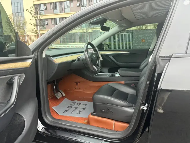 Tesla Model Y — Фото автомобиля 4