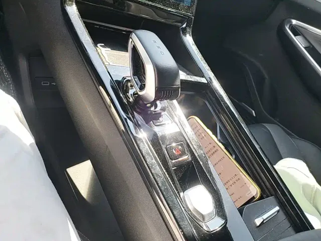 Geely Boyue — Фото автомобиля 13