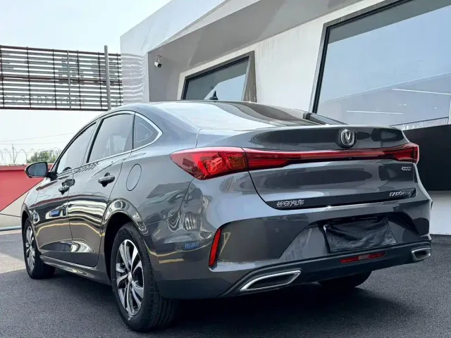 Changan Eado — Фото автомобиля 4