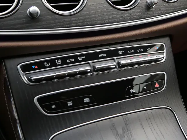 Mercedes-Benz E-Class — Фото автомобиля 8