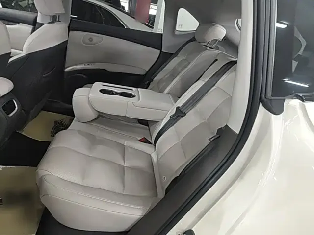 IM Motors LS6 — Фото автомобиля 16