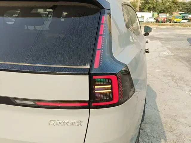Volvo XC70 Plug-in Hybrid — Фото автомобиля 7