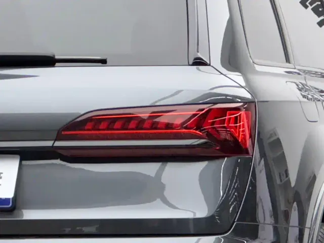 Audi SQ7 — Фото автомобиля 6
