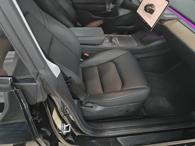 Tesla Model 3 — Фото автомобиля 24