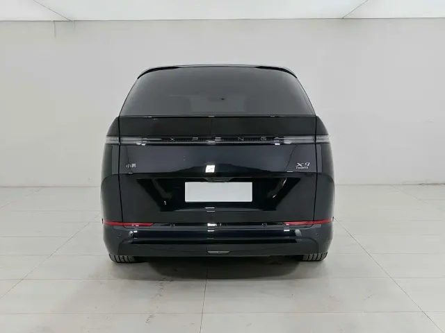 Xpeng X9 — Фото автомобиля 5