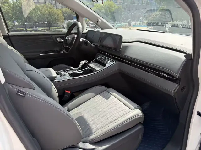 JAC Refine RF8 PHEV — Фото автомобиля 12