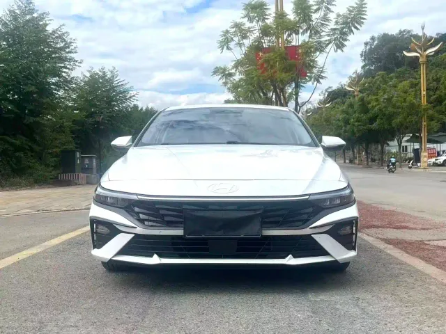 Hyundai Elantra — Фото автомобиля 2