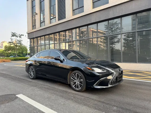 Lexus ES — Фото автомобиля 3