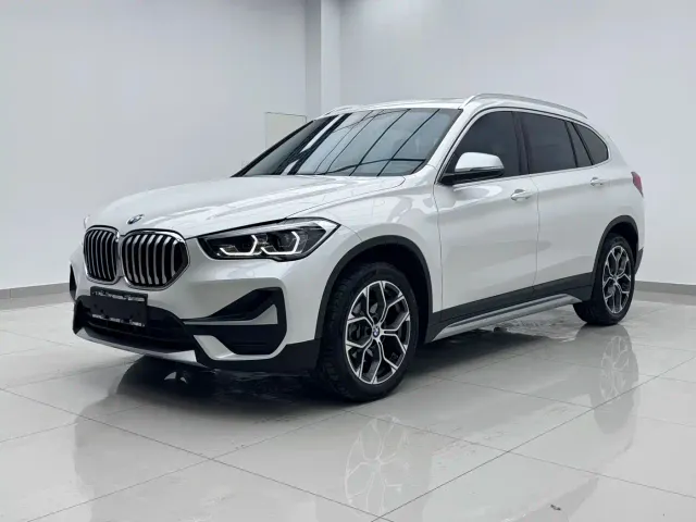 Фотография автомобиля — BMW X1