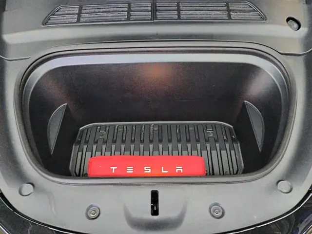 Tesla Model Y — Фото автомобиля 10
