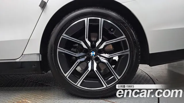 BMW 7-Series 7 серия (G70) 740i xDrive M Sport — Фото автомобиля 21