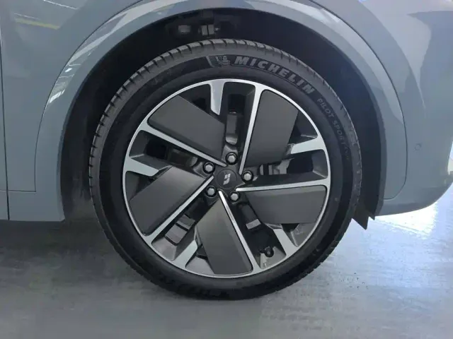 Li Auto L7 — Фото автомобиля 6