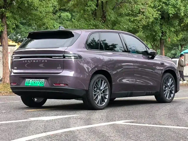 Leapmotor C10 — Фото автомобиля 12