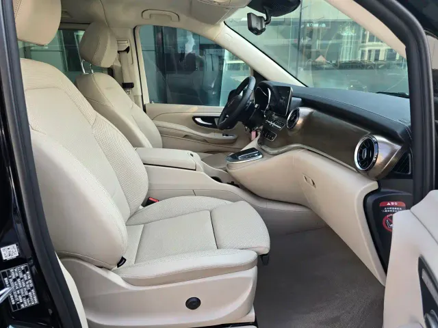 Mercedes-Benz V-Class — Фото автомобиля 16