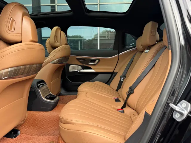 Mercedes-Benz E-Class — Фото автомобиля 16