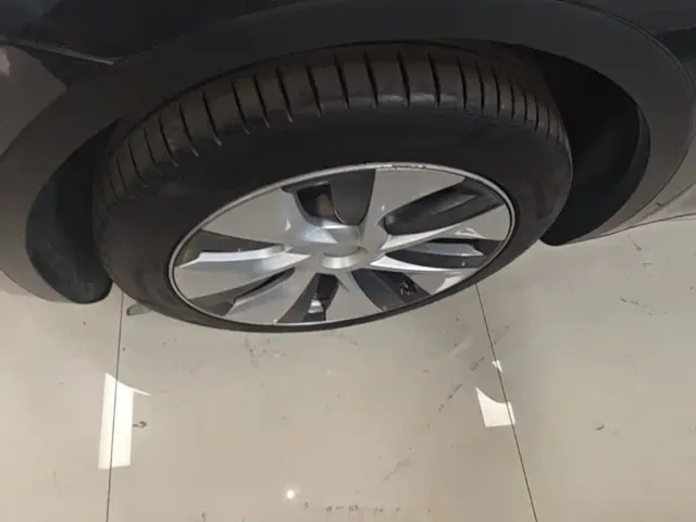 Tesla Model Y — Фото автомобиля 22